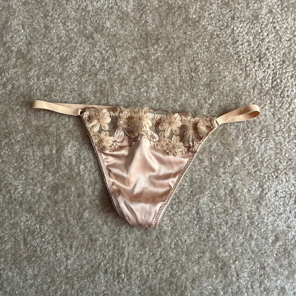 Aerie Floral Thong Size M NWT